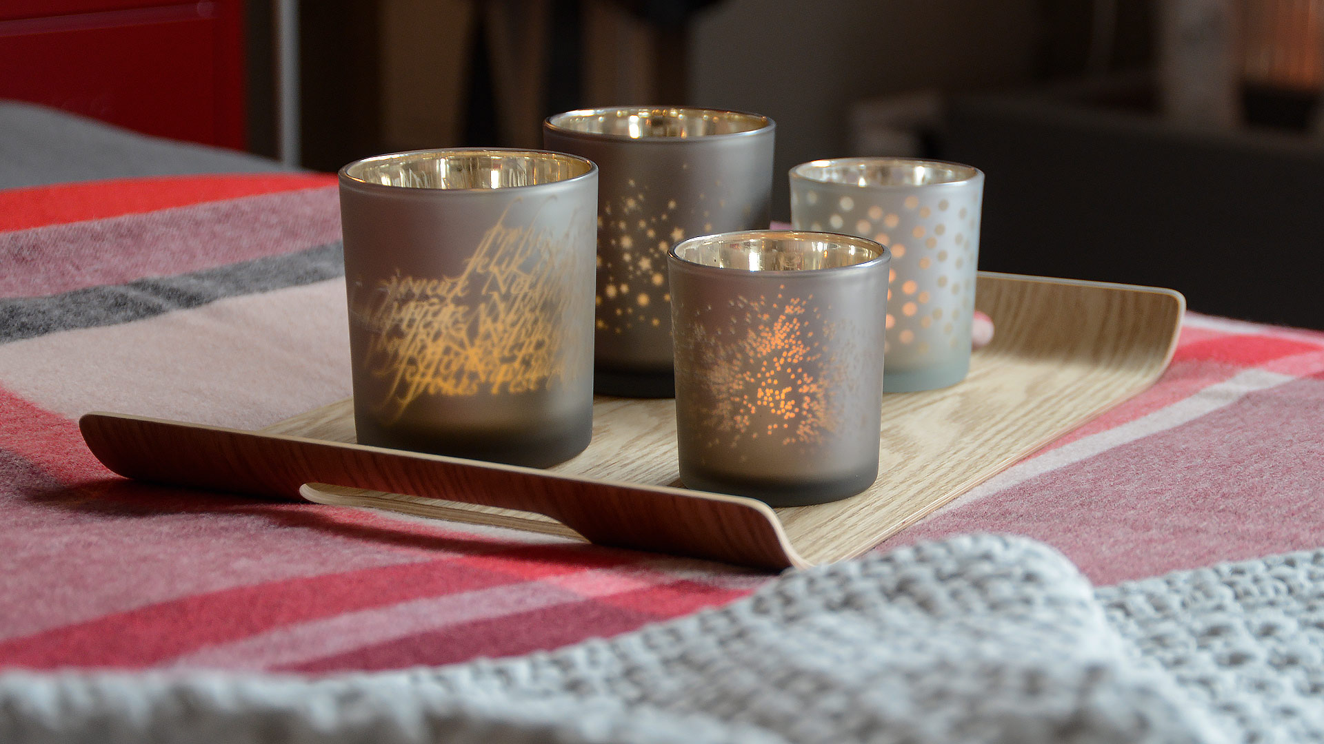 metallic-glass-t-light-holders